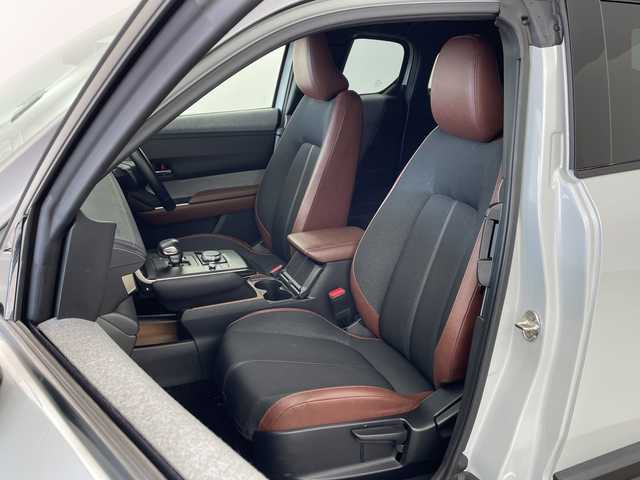 マツダ ＭＸ－３０ インダストリアルクラシック 兵庫県 2022(令4)年 2.8万km セラミックメタリック ・ワンオーナー車/・セーフティパッケージ/・スマート・ブレーキ・サポート（右直事故回避アシスト機能）/・アダプティブ・ＬＥＤ・ヘッドライト/・前側方接近車両検知/・クルージング＆トラフィック・サポート/・ヘッドランプユニット内シグネチャーＬＥＤランプ/・リアコンピランプユニット内シグネチャーＬＥＤランプ/・デイタイム・ランニング・ライト/・360°セーフティパッケージ/・３６０°ビュー・モニター/・ドライバー・モニタリング/・i-アクティブセンス/・レーダークルーズコントロール/・スマートブレーキサポート/・交通標識認識システム/・後側方接近車両検知/・トラクションコントロールシステム/・ヒルローンチアシスト/・純正ナビ＆TV＆BT＆HDMI＆USB/・ステアリングスイッチ/・ステアリングヒーター/・パドルシフト/・ヘッドアップディスプレイ/・BSM/・前後ドライブレコーダー/・ビルトインETC/・純正18インチアルミホイール/・前席シートヒーター/・運転席メモリーシート/・運転席パワーシート/・オートホールド/・電動パーキングブレーキ