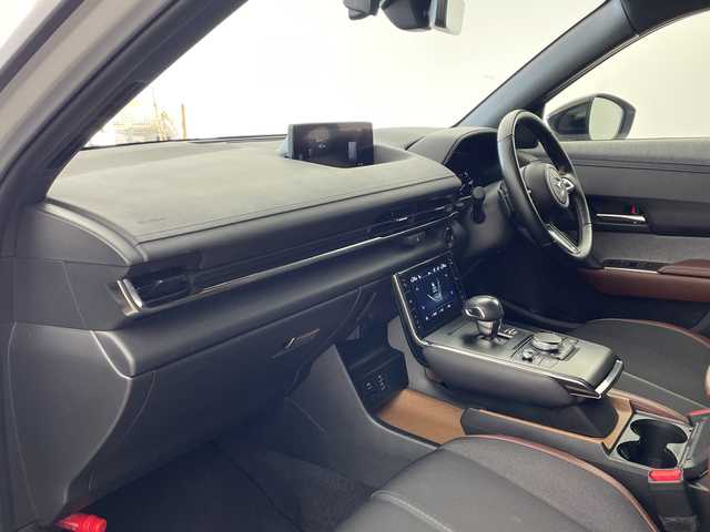 マツダ ＭＸ－３０ インダストリアルクラシック 兵庫県 2022(令4)年 2.8万km セラミックメタリック ・ワンオーナー車/・セーフティパッケージ/・スマート・ブレーキ・サポート（右直事故回避アシスト機能）/・アダプティブ・ＬＥＤ・ヘッドライト/・前側方接近車両検知/・クルージング＆トラフィック・サポート/・ヘッドランプユニット内シグネチャーＬＥＤランプ/・リアコンピランプユニット内シグネチャーＬＥＤランプ/・デイタイム・ランニング・ライト/・360°セーフティパッケージ/・３６０°ビュー・モニター/・ドライバー・モニタリング/・i-アクティブセンス/・レーダークルーズコントロール/・スマートブレーキサポート/・交通標識認識システム/・後側方接近車両検知/・トラクションコントロールシステム/・ヒルローンチアシスト/・純正ナビ＆TV＆BT＆HDMI＆USB/・ステアリングスイッチ/・ステアリングヒーター/・パドルシフト/・ヘッドアップディスプレイ/・BSM/・前後ドライブレコーダー/・ビルトインETC/・純正18インチアルミホイール/・前席シートヒーター/・運転席メモリーシート/・運転席パワーシート/・オートホールド/・電動パーキングブレーキ