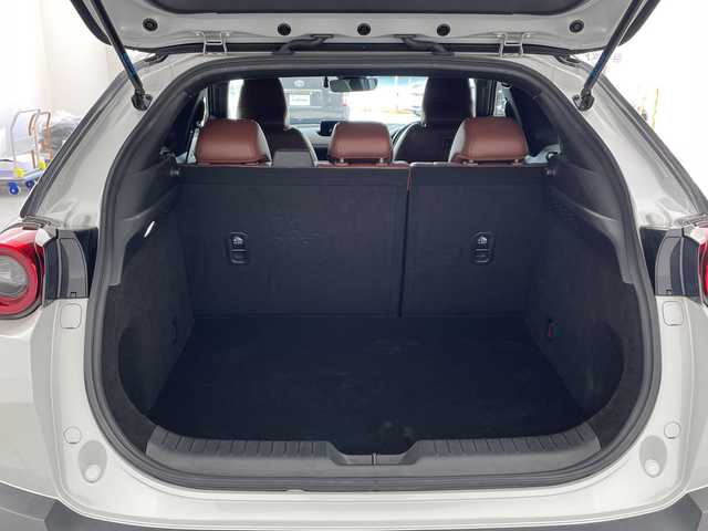 マツダ ＭＸ－３０ インダストリアルクラシック 兵庫県 2022(令4)年 2.8万km セラミックメタリック ・ワンオーナー車/・セーフティパッケージ/・スマート・ブレーキ・サポート（右直事故回避アシスト機能）/・アダプティブ・ＬＥＤ・ヘッドライト/・前側方接近車両検知/・クルージング＆トラフィック・サポート/・ヘッドランプユニット内シグネチャーＬＥＤランプ/・リアコンピランプユニット内シグネチャーＬＥＤランプ/・デイタイム・ランニング・ライト/・360°セーフティパッケージ/・３６０°ビュー・モニター/・ドライバー・モニタリング/・i-アクティブセンス/・レーダークルーズコントロール/・スマートブレーキサポート/・交通標識認識システム/・後側方接近車両検知/・トラクションコントロールシステム/・ヒルローンチアシスト/・純正ナビ＆TV＆BT＆HDMI＆USB/・ステアリングスイッチ/・ステアリングヒーター/・パドルシフト/・ヘッドアップディスプレイ/・BSM/・前後ドライブレコーダー/・ビルトインETC/・純正18インチアルミホイール/・前席シートヒーター/・運転席メモリーシート/・運転席パワーシート/・オートホールド/・電動パーキングブレーキ