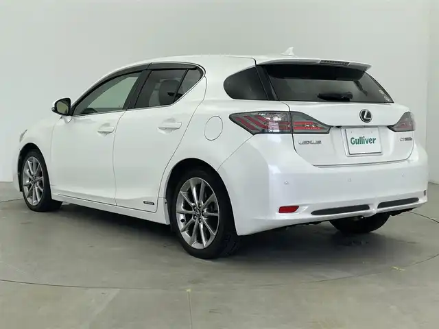 レクサス ＣＴ 200h クリエイティブ テキスタイルインテリア 富山県 2012(平24)年 12.2万km パール 純正ナビ（ＣＤ　ＤＶＤ　ｂｌｕｅｔｏｏｔｈ　ＭＳＶ）　/フルセグTV/バックカメラ　/前後コーナーセンサー　/ＥＴＣ　/黒革調シート/前席パワーシート・シートヒーター　/運転席シートメモリー/オートライト/ＬＥＤヘッドライト　/フォグ　/純正１７インチAW/パドルシフト　/クルーズコントロール/スマートキー/プッシュスタート/走行モード切替（ECO/NORMAL/SPORT)/純正マット・バイザー/保証書、取説/スペアキー