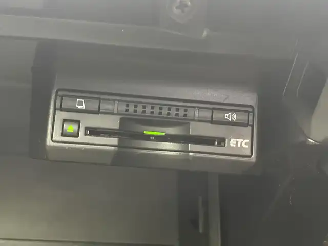 レクサス ＣＴ 200h クリエイティブ テキスタイルインテリア 富山県 2012(平24)年 12.2万km パール 純正ナビ（ＣＤ　ＤＶＤ　ｂｌｕｅｔｏｏｔｈ　ＭＳＶ）　/フルセグTV/バックカメラ　/前後コーナーセンサー　/ＥＴＣ　/黒革調シート/前席パワーシート・シートヒーター　/運転席シートメモリー/オートライト/ＬＥＤヘッドライト　/フォグ　/純正１７インチAW/パドルシフト　/クルーズコントロール/スマートキー/プッシュスタート/走行モード切替（ECO/NORMAL/SPORT)/純正マット・バイザー/保証書、取説/スペアキー