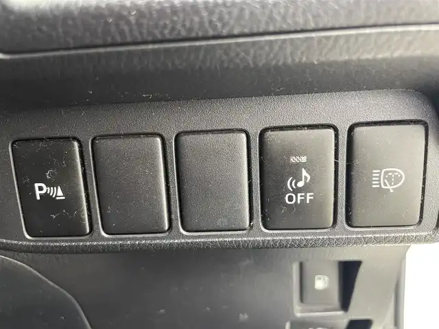 レクサス ＣＴ 200h クリエイティブ テキスタイルインテリア 富山県 2012(平24)年 12.2万km パール 純正ナビ（ＣＤ　ＤＶＤ　ｂｌｕｅｔｏｏｔｈ　ＭＳＶ）　/フルセグTV/バックカメラ　/前後コーナーセンサー　/ＥＴＣ　/黒革調シート/前席パワーシート・シートヒーター　/運転席シートメモリー/オートライト/ＬＥＤヘッドライト　/フォグ　/純正１７インチAW/パドルシフト　/クルーズコントロール/スマートキー/プッシュスタート/走行モード切替（ECO/NORMAL/SPORT)/純正マット・バイザー/保証書、取説/スペアキー