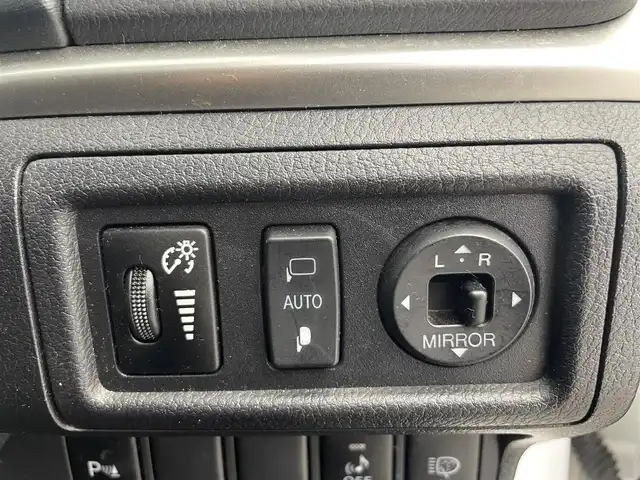 レクサス ＣＴ 200h クリエイティブ テキスタイルインテリア 富山県 2012(平24)年 12.2万km パール 純正ナビ（ＣＤ　ＤＶＤ　ｂｌｕｅｔｏｏｔｈ　ＭＳＶ）　/フルセグTV/バックカメラ　/前後コーナーセンサー　/ＥＴＣ　/黒革調シート/前席パワーシート・シートヒーター　/運転席シートメモリー/オートライト/ＬＥＤヘッドライト　/フォグ　/純正１７インチAW/パドルシフト　/クルーズコントロール/スマートキー/プッシュスタート/走行モード切替（ECO/NORMAL/SPORT)/純正マット・バイザー/保証書、取説/スペアキー