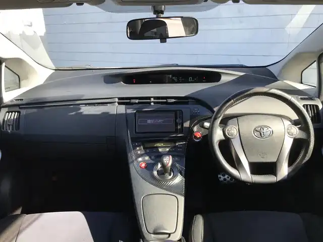 トヨタ プリウス S ツーリングセレ G’s 栃木県 2013(平25)年 13.2万km ホワイトパールクリスタルシャイン (株)IDOMが運営する【じしゃロン小山店】の自社ローン対象車両になります。こちらは現金ご利用時の価格です。/自社ローンご希望の方は別途その旨お申付け下さい。//禁煙車/純正フルセグナビ/（CD/DVD/AM/FMラジオ）/(Bluetooth)/スマートキー/プッシュスタート/バックカメラ/ＥＴＣ/ステアリングリモコン/電動格納ドアミラー/パワーウインドウ/オートライト/防眩ミラー