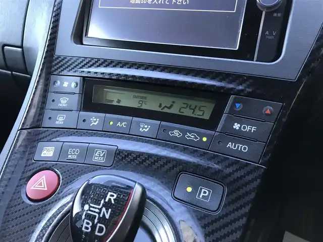 トヨタ プリウス S ツーリングセレ G’s 栃木県 2013(平25)年 13.2万km ホワイトパールクリスタルシャイン (株)IDOMが運営する【じしゃロン小山店】の自社ローン対象車両になります。こちらは現金ご利用時の価格です。/自社ローンご希望の方は別途その旨お申付け下さい。//禁煙車/純正フルセグナビ/（CD/DVD/AM/FMラジオ）/(Bluetooth)/スマートキー/プッシュスタート/バックカメラ/ＥＴＣ/ステアリングリモコン/電動格納ドアミラー/パワーウインドウ/オートライト/防眩ミラー