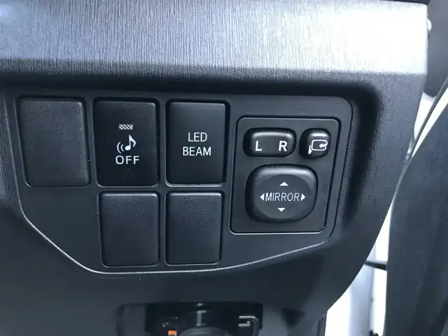 トヨタ プリウス S ツーリングセレ G’s 栃木県 2013(平25)年 13.2万km ホワイトパールクリスタルシャイン (株)IDOMが運営する【じしゃロン小山店】の自社ローン対象車両になります。こちらは現金ご利用時の価格です。/自社ローンご希望の方は別途その旨お申付け下さい。//禁煙車/純正フルセグナビ/（CD/DVD/AM/FMラジオ）/(Bluetooth)/スマートキー/プッシュスタート/バックカメラ/ＥＴＣ/ステアリングリモコン/電動格納ドアミラー/パワーウインドウ/オートライト/防眩ミラー