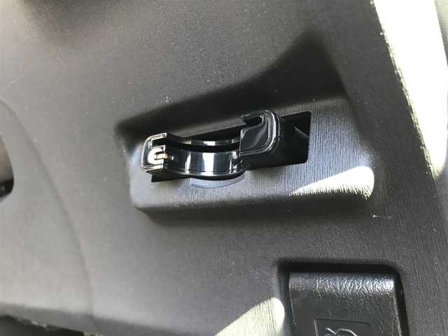 トヨタ プリウス S ツーリングセレ G’s 千葉県 2013(平25)年 13.2万km ホワイトパールクリスタルシャイン (株)IDOMが運営する【じしゃロン柏店】の自社ローン対象車両になります。こちらは現金ご利用時の価格です。/自社ローンご希望の方は別途その旨お申付け下さい。//禁煙車/純正フルセグナビ/（CD/DVD/AM/FMラジオ）/(Bluetooth)/スマートキー/プッシュスタート/バックカメラ/ＥＴＣ/ステアリングリモコン/電動格納ドアミラー/パワーウインドウ/オートライト/防眩ミラー