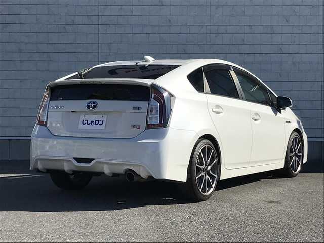 トヨタ プリウス S ツーリングセレ G’s 千葉県 2013(平25)年 13.2万km ホワイトパールクリスタルシャイン (株)IDOMが運営する【じしゃロン柏店】の自社ローン対象車両になります。こちらは現金ご利用時の価格です。/自社ローンご希望の方は別途その旨お申付け下さい。//禁煙車/純正フルセグナビ/（CD/DVD/AM/FMラジオ）/(Bluetooth)/スマートキー/プッシュスタート/バックカメラ/ＥＴＣ/ステアリングリモコン/電動格納ドアミラー/パワーウインドウ/オートライト/防眩ミラー