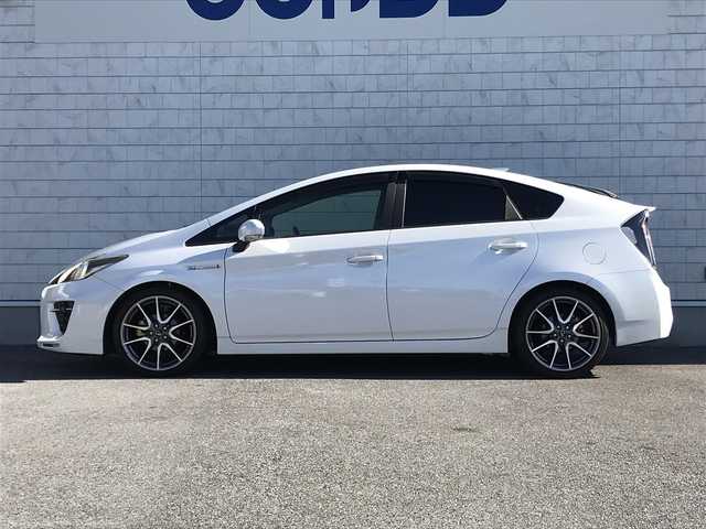 トヨタ プリウス S ツーリングセレ G’s 千葉県 2013(平25)年 13.2万km ホワイトパールクリスタルシャイン (株)IDOMが運営する【じしゃロン柏店】の自社ローン対象車両になります。こちらは現金ご利用時の価格です。/自社ローンご希望の方は別途その旨お申付け下さい。//禁煙車/純正フルセグナビ/（CD/DVD/AM/FMラジオ）/(Bluetooth)/スマートキー/プッシュスタート/バックカメラ/ＥＴＣ/ステアリングリモコン/電動格納ドアミラー/パワーウインドウ/オートライト/防眩ミラー