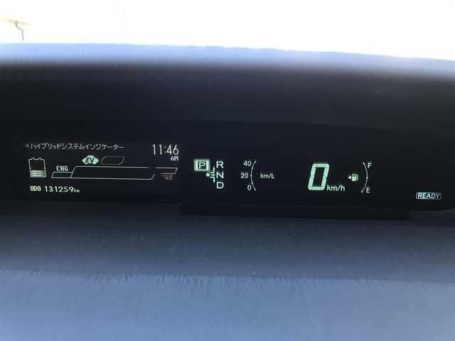 トヨタ プリウス S ツーリングセレ G’s 千葉県 2013(平25)年 13.2万km ホワイトパールクリスタルシャイン (株)IDOMが運営する【じしゃロン柏店】の自社ローン対象車両になります。こちらは現金ご利用時の価格です。/自社ローンご希望の方は別途その旨お申付け下さい。//禁煙車/純正フルセグナビ/（CD/DVD/AM/FMラジオ）/(Bluetooth)/スマートキー/プッシュスタート/バックカメラ/ＥＴＣ/ステアリングリモコン/電動格納ドアミラー/パワーウインドウ/オートライト/防眩ミラー