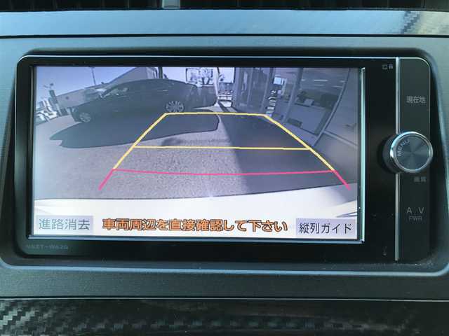 トヨタ プリウス S ツーリングセレ G’s 千葉県 2013(平25)年 13.2万km ホワイトパールクリスタルシャイン (株)IDOMが運営する【じしゃロン柏店】の自社ローン対象車両になります。こちらは現金ご利用時の価格です。/自社ローンご希望の方は別途その旨お申付け下さい。//禁煙車/純正フルセグナビ/（CD/DVD/AM/FMラジオ）/(Bluetooth)/スマートキー/プッシュスタート/バックカメラ/ＥＴＣ/ステアリングリモコン/電動格納ドアミラー/パワーウインドウ/オートライト/防眩ミラー