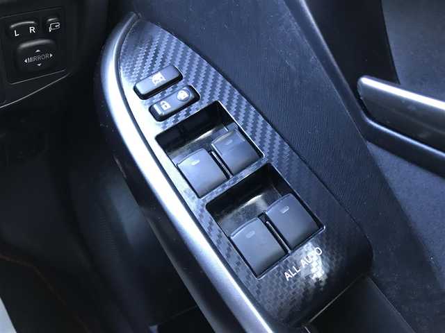 トヨタ プリウス S ツーリングセレ G’s 千葉県 2013(平25)年 13.2万km ホワイトパールクリスタルシャイン (株)IDOMが運営する【じしゃロン柏店】の自社ローン対象車両になります。こちらは現金ご利用時の価格です。/自社ローンご希望の方は別途その旨お申付け下さい。//禁煙車/純正フルセグナビ/（CD/DVD/AM/FMラジオ）/(Bluetooth)/スマートキー/プッシュスタート/バックカメラ/ＥＴＣ/ステアリングリモコン/電動格納ドアミラー/パワーウインドウ/オートライト/防眩ミラー