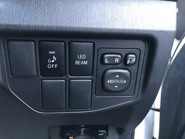 トヨタ プリウス S ツーリングセレ G’s 千葉県 2013(平25)年 13.2万km ホワイトパールクリスタルシャイン (株)IDOMが運営する【じしゃロン柏店】の自社ローン対象車両になります。こちらは現金ご利用時の価格です。/自社ローンご希望の方は別途その旨お申付け下さい。//禁煙車/純正フルセグナビ/（CD/DVD/AM/FMラジオ）/(Bluetooth)/スマートキー/プッシュスタート/バックカメラ/ＥＴＣ/ステアリングリモコン/電動格納ドアミラー/パワーウインドウ/オートライト/防眩ミラー