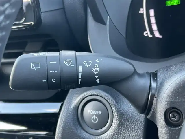 トヨタ ヤリスクロス ハイブリッド Z 福島県 2025(令7)年 1万km ブラックマイカ/プラチナホワイトパールマイカ トヨタセーフティセンス/・プリクラッシュセーフティ/・レーントレーシングアシスト/・レーンディパーチャーアラート/・レーダークルーズコントロール/・アダプティブハイビームシステム/・ロードサインアシスト/・ドライバー異常時対応システム/・プロアクティブドライビングアシスト/・発進遅れ告知機能/ブラインドスポットモニター/純正ディスプレイオーディオ/【USB/HDMI/Bluetooth/TV/Miracast】/パノラミックビューモニター/ビルトインETC2.0/運転席パワーシート/前席シートヒーター/ステアリングヒーター/ステアリングリモコン/LEDヘッドライト/・オートハイビーム/・オートライト/・フォグランプ/社外フロアマット