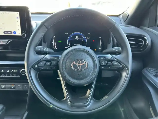 トヨタ ヤリスクロス ハイブリッド Z 福島県 2025(令7)年 1万km ブラックマイカ/プラチナホワイトパールマイカ トヨタセーフティセンス/・プリクラッシュセーフティ/・レーントレーシングアシスト/・レーンディパーチャーアラート/・レーダークルーズコントロール/・アダプティブハイビームシステム/・ロードサインアシスト/・ドライバー異常時対応システム/・プロアクティブドライビングアシスト/・発進遅れ告知機能/ブラインドスポットモニター/純正ディスプレイオーディオ/【USB/HDMI/Bluetooth/TV/Miracast】/パノラミックビューモニター/ビルトインETC2.0/運転席パワーシート/前席シートヒーター/ステアリングヒーター/ステアリングリモコン/LEDヘッドライト/・オートハイビーム/・オートライト/・フォグランプ/社外フロアマット