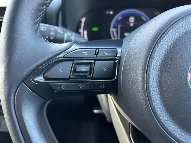 トヨタ ヤリスクロス ハイブリッド Z 福島県 2025(令7)年 1万km ブラックマイカ/プラチナホワイトパールマイカ トヨタセーフティセンス/・プリクラッシュセーフティ/・レーントレーシングアシスト/・レーンディパーチャーアラート/・レーダークルーズコントロール/・アダプティブハイビームシステム/・ロードサインアシスト/・ドライバー異常時対応システム/・プロアクティブドライビングアシスト/・発進遅れ告知機能/ブラインドスポットモニター/純正ディスプレイオーディオ/【USB/HDMI/Bluetooth/TV/Miracast】/パノラミックビューモニター/ビルトインETC2.0/運転席パワーシート/前席シートヒーター/ステアリングヒーター/ステアリングリモコン/LEDヘッドライト/・オートハイビーム/・オートライト/・フォグランプ/社外フロアマット