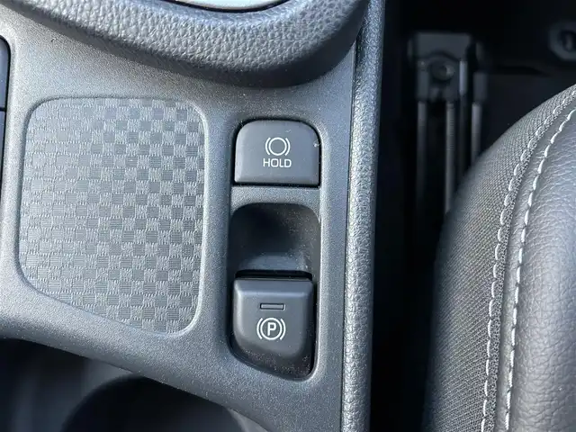 トヨタ ヤリスクロス ハイブリッド Z 福島県 2025(令7)年 1万km ブラックマイカ/プラチナホワイトパールマイカ トヨタセーフティセンス/・プリクラッシュセーフティ/・レーントレーシングアシスト/・レーンディパーチャーアラート/・レーダークルーズコントロール/・アダプティブハイビームシステム/・ロードサインアシスト/・ドライバー異常時対応システム/・プロアクティブドライビングアシスト/・発進遅れ告知機能/ブラインドスポットモニター/純正ディスプレイオーディオ/【USB/HDMI/Bluetooth/TV/Miracast】/パノラミックビューモニター/ビルトインETC2.0/運転席パワーシート/前席シートヒーター/ステアリングヒーター/ステアリングリモコン/LEDヘッドライト/・オートハイビーム/・オートライト/・フォグランプ/社外フロアマット