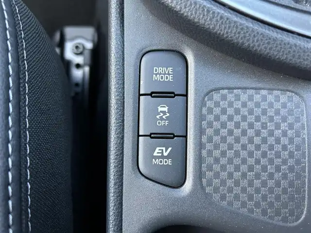 トヨタ ヤリスクロス ハイブリッド Z 福島県 2025(令7)年 1万km ブラックマイカ/プラチナホワイトパールマイカ トヨタセーフティセンス/・プリクラッシュセーフティ/・レーントレーシングアシスト/・レーンディパーチャーアラート/・レーダークルーズコントロール/・アダプティブハイビームシステム/・ロードサインアシスト/・ドライバー異常時対応システム/・プロアクティブドライビングアシスト/・発進遅れ告知機能/ブラインドスポットモニター/純正ディスプレイオーディオ/【USB/HDMI/Bluetooth/TV/Miracast】/パノラミックビューモニター/ビルトインETC2.0/運転席パワーシート/前席シートヒーター/ステアリングヒーター/ステアリングリモコン/LEDヘッドライト/・オートハイビーム/・オートライト/・フォグランプ/社外フロアマット