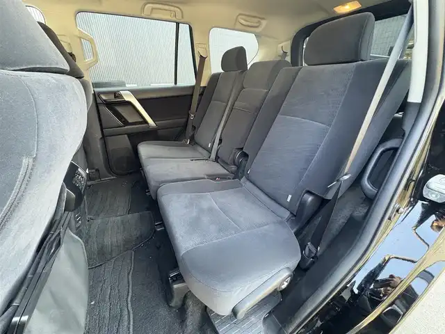 トヨタ ランドクルーザー プラド TX 滋賀県 2022(令4)年 2.8万km 黒 純正９インチナビ/　フルセグTV・Bluetooth・USB・Miracast/サンルーフ/全方位カメラ/純正１７インチアルミホイール/ビルトインＥＴＣ/前後ソナー/トランスファー/センターデフロック/ＬＥＤヘッドライト/オートライト/オートハイビーム/ルーフレール/ＭＴモード付ＡＴ