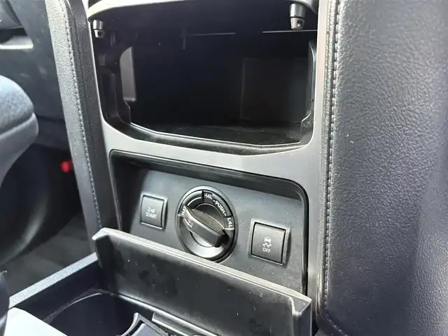 トヨタ ランドクルーザー プラド TX 滋賀県 2022(令4)年 2.8万km 黒 純正９インチナビ/　フルセグTV・Bluetooth・USB・Miracast/サンルーフ/全方位カメラ/純正１７インチアルミホイール/ビルトインＥＴＣ/前後ソナー/トランスファー/センターデフロック/ＬＥＤヘッドライト/オートライト/オートハイビーム/ルーフレール/ＭＴモード付ＡＴ