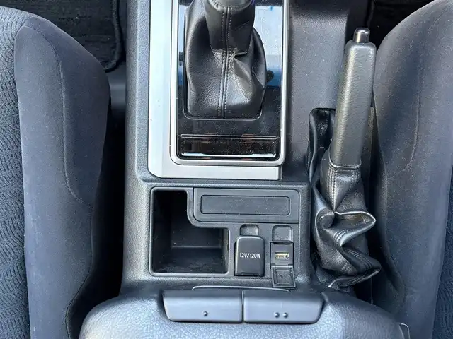 トヨタ ランドクルーザー プラド TX 滋賀県 2022(令4)年 2.8万km 黒 純正９インチナビ/　フルセグTV・Bluetooth・USB・Miracast/サンルーフ/全方位カメラ/純正１７インチアルミホイール/ビルトインＥＴＣ/前後ソナー/トランスファー/センターデフロック/ＬＥＤヘッドライト/オートライト/オートハイビーム/ルーフレール/ＭＴモード付ＡＴ