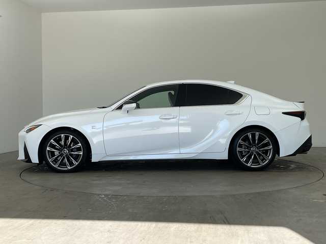 レクサス ＩＳ 300 Fスポーツ 兵庫県 2020(令2)年 1.6万km ホワイトノーヴァガラスフレーク ・純正10.3インチナビ/Bluetooth/TV/USB/・パノラミックビューモニター/・純正ドライブレコーダー/・サンルーフ/・ビルトインETC2.0/・Lexus Safety System + /・プリクラッシュセーフティ/・レーントレーシングアシスト/・オートマチックハイビーム/・レーダークルーズコントロール/・ロードサインアシスト/・先行車発進告知機能/・ドライバー異常時対応システム/・ブラインドスポットモニター/・クリアランスソナー/・白レザーシート/・前席パワーシート/・前席シートヒーター/・前席シートベンチレーション/・LEDヘッドライト/・純正19インチアルミホイール/・スマートキー/・nanoeX/・ドアラミラーヒーター/・ステアリングヒーター/・スペアキー