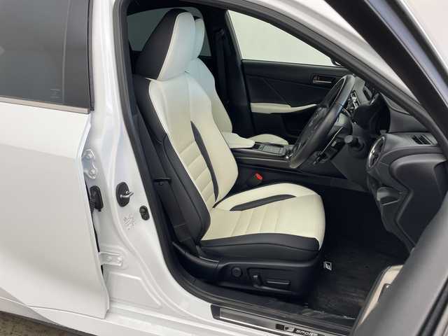 レクサス ＩＳ 300 Fスポーツ 兵庫県 2020(令2)年 1.6万km ホワイトノーヴァガラスフレーク ・純正10.3インチナビ/Bluetooth/TV/USB/・パノラミックビューモニター/・純正ドライブレコーダー/・サンルーフ/・ビルトインETC2.0/・Lexus Safety System + /・プリクラッシュセーフティ/・レーントレーシングアシスト/・オートマチックハイビーム/・レーダークルーズコントロール/・ロードサインアシスト/・先行車発進告知機能/・ドライバー異常時対応システム/・ブラインドスポットモニター/・クリアランスソナー/・白レザーシート/・前席パワーシート/・前席シートヒーター/・前席シートベンチレーション/・LEDヘッドライト/・純正19インチアルミホイール/・スマートキー/・nanoeX/・ドアラミラーヒーター/・ステアリングヒーター/・スペアキー