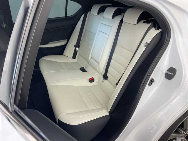 レクサス ＩＳ 300 Fスポーツ 兵庫県 2020(令2)年 1.6万km ホワイトノーヴァガラスフレーク ・純正10.3インチナビ/Bluetooth/TV/USB/・パノラミックビューモニター/・純正ドライブレコーダー/・サンルーフ/・ビルトインETC2.0/・Lexus Safety System + /・プリクラッシュセーフティ/・レーントレーシングアシスト/・オートマチックハイビーム/・レーダークルーズコントロール/・ロードサインアシスト/・先行車発進告知機能/・ドライバー異常時対応システム/・ブラインドスポットモニター/・クリアランスソナー/・白レザーシート/・前席パワーシート/・前席シートヒーター/・前席シートベンチレーション/・LEDヘッドライト/・純正19インチアルミホイール/・スマートキー/・nanoeX/・ドアラミラーヒーター/・ステアリングヒーター/・スペアキー