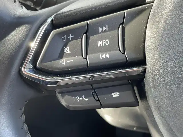 マツダ ＣＸ－５ XD スマートエディション 福岡県 2022(令4)年 2.3万km スノーフレイクホワイトパールマイカ ディーゼルターボ/純正ナビ/(フルセグTV/Bluetooth/USB)/バックカメラ/全方位カメラ/ヘッドアップディスプレイ/i-ACTIVESENSE/・ドライバーアテンションアラート/・速度標識認識/・車間認認知支援システム/・車線逸脱警報システム/・ブラインドスポットモニタリング/・スマートシティブレーキサポート/コーナーセンサー/ETC/ドライブレコーダー/禁煙車/LEDヘッドライト/オートライト/フォグランプ/横滑り防止装置/スマートキー/プッシュスタート/アイドリングストップ/ステアリングスイッチ/革巻きステアリング/ウィンカーミラー/電動格納ミラー/純正17インチアルミホイール/フロアマット