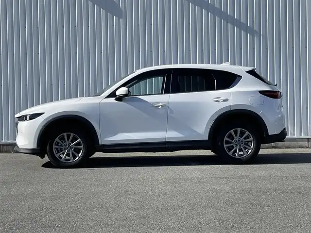 マツダ ＣＸ－５ XD スマートエディション 福岡県 2022(令4)年 2.3万km スノーフレイクホワイトパールマイカ ディーゼルターボ/純正ナビ/(フルセグTV/Bluetooth/USB)/バックカメラ/全方位カメラ/ヘッドアップディスプレイ/i-ACTIVESENSE/・ドライバーアテンションアラート/・速度標識認識/・車間認認知支援システム/・車線逸脱警報システム/・ブラインドスポットモニタリング/・スマートシティブレーキサポート/コーナーセンサー/ETC/ドライブレコーダー/禁煙車/LEDヘッドライト/オートライト/フォグランプ/横滑り防止装置/スマートキー/プッシュスタート/アイドリングストップ/ステアリングスイッチ/革巻きステアリング/ウィンカーミラー/電動格納ミラー/純正17インチアルミホイール/フロアマット