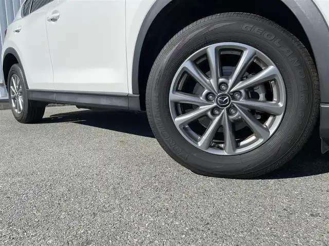 マツダ ＣＸ－５ XD スマートエディション 福岡県 2022(令4)年 2.3万km スノーフレイクホワイトパールマイカ ディーゼルターボ/純正ナビ/(フルセグTV/Bluetooth/USB)/バックカメラ/全方位カメラ/ヘッドアップディスプレイ/i-ACTIVESENSE/・ドライバーアテンションアラート/・速度標識認識/・車間認認知支援システム/・車線逸脱警報システム/・ブラインドスポットモニタリング/・スマートシティブレーキサポート/コーナーセンサー/ETC/ドライブレコーダー/禁煙車/LEDヘッドライト/オートライト/フォグランプ/横滑り防止装置/スマートキー/プッシュスタート/アイドリングストップ/ステアリングスイッチ/革巻きステアリング/ウィンカーミラー/電動格納ミラー/純正17インチアルミホイール/フロアマット