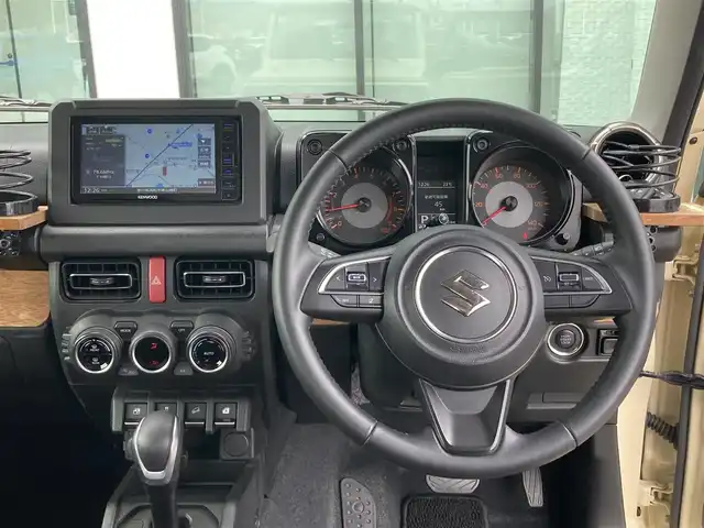 スズキ ジムニー XC 香川県 2022(令4)年 2.4万km シフォンアイボリーメタリックブラック2トーンルーフ 登録時走行距離：23436km/ケンウッドナビ/　CD DVD BT フルセグTV/衝突被害軽減装置/レーンキープアシスト/クルーズコントロール/ダウンヒルアシストコントロール/LEDヘッドライト/オートライト/フォグランプ/ETC/ドライブレコーダー/横滑り防止装置/アイドリングストップ/シートヒーター/プッシュスタート/スマートキー/スペアキー