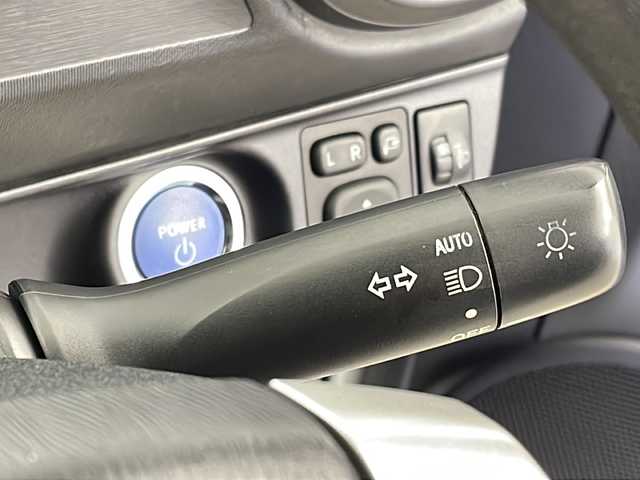 トヨタ アクア S 新潟県 2014(平26)年 5.6万km ライムホワイトパールクリスタルシャイン 純正SDナビ（NSZT-W62G）/フルセグTV/Bluetooth/CD/DVD/SD/バックカメラ/社外ETC/D席シートリフター/EGプッシュスタート/スマートキー/純正フロアマット/ハロゲンヘッドライト/取扱説明書