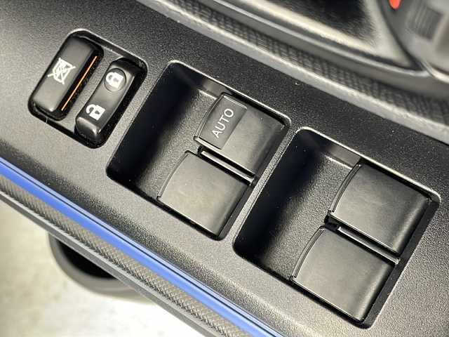 トヨタ アクア S 新潟県 2014(平26)年 5.6万km ライムホワイトパールクリスタルシャイン 純正SDナビ（NSZT-W62G）/フルセグTV/Bluetooth/CD/DVD/SD/バックカメラ/社外ETC/D席シートリフター/EGプッシュスタート/スマートキー/純正フロアマット/ハロゲンヘッドライト/取扱説明書