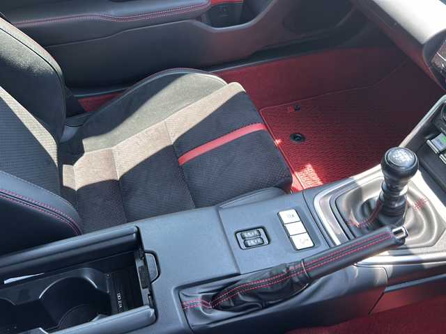 トヨタ ＧＲ８６ RZ 福島県 2022(令4)年 2.5万km クリスタルホワイトパール ハーフレザーシート/社外メモリナビ＆フルセグＴＶ/（ＤＶＤ＆ＣＤ＆ＵＳＢ＆ＢＴ）/バックカメラ/クルーズコントロール/ブラインドスポットモニター/ＢＥＬＬＯＦデジタルインナーミラー/ＥＴＣ/純正１８inアルミホイール/オートライト/ＬＥＤライト/電動格納ミラー/スマートキー/プッシュスタート/Ｗエアバッグ/横滑り防止装置/ＡＢＳ/純正フロアマット/新車保証書/取扱説明書