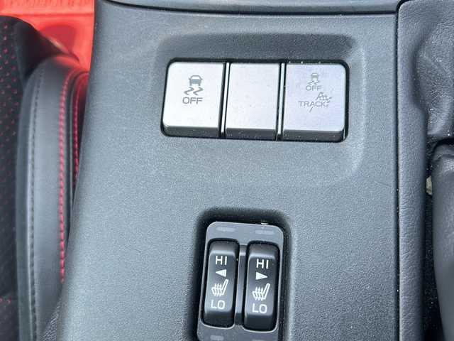 トヨタ ＧＲ８６ RZ 福島県 2022(令4)年 2.5万km クリスタルホワイトパール ハーフレザーシート/社外メモリナビ＆フルセグＴＶ/（ＤＶＤ＆ＣＤ＆ＵＳＢ＆ＢＴ）/バックカメラ/クルーズコントロール/ブラインドスポットモニター/ＢＥＬＬＯＦデジタルインナーミラー/ＥＴＣ/純正１８inアルミホイール/オートライト/ＬＥＤライト/電動格納ミラー/スマートキー/プッシュスタート/Ｗエアバッグ/横滑り防止装置/ＡＢＳ/純正フロアマット/新車保証書/取扱説明書
