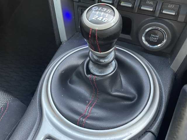 トヨタ ８６ GT 愛知県 2014(平26)年 10.7万km クリスタルブラックシリカ (株)IDOMが運営する【じしゃロン名古屋鳴海店】の自社ローン専用車両になりますこちらは現金またはオートローンご利用時の価格です。自社ローンご希望の方は別途その旨お申付け下さい/社外7インチナビ/【Bluetooth/CD/DVD/フルセグTV/USB】/HIDヘッドライト/オートライト/オートマチックハイビーム/ABS/横滑り防止装置/カーテンエアバッグ/プッシュスタート/スマートキー/社外17インチAW
