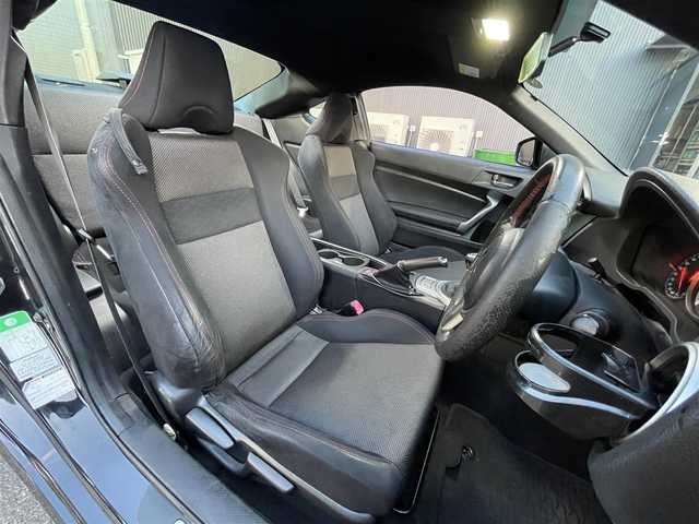 トヨタ ８６ GT 愛知県 2014(平26)年 10.7万km クリスタルブラックシリカ (株)IDOMが運営する【じしゃロン名古屋鳴海店】の自社ローン専用車両になりますこちらは現金またはオートローンご利用時の価格です。自社ローンご希望の方は別途その旨お申付け下さい/社外7インチナビ/【Bluetooth/CD/DVD/フルセグTV/USB】/HIDヘッドライト/オートライト/オートマチックハイビーム/ABS/横滑り防止装置/カーテンエアバッグ/プッシュスタート/スマートキー/社外17インチAW