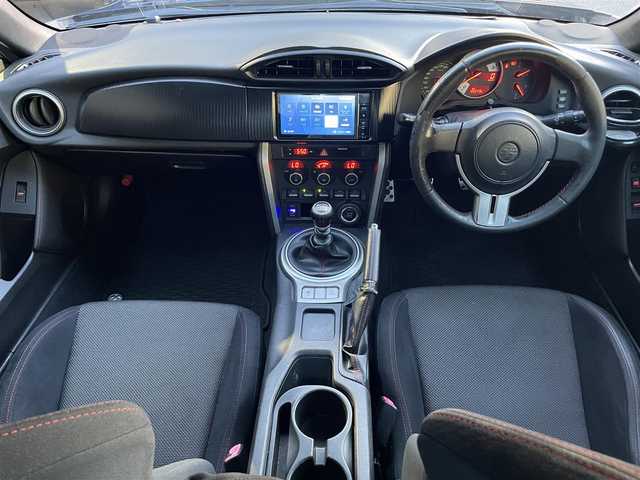 トヨタ ８６ GT 愛知県 2014(平26)年 10.7万km クリスタルブラックシリカ (株)IDOMが運営する【じしゃロン名古屋鳴海店】の自社ローン専用車両になりますこちらは現金またはオートローンご利用時の価格です。自社ローンご希望の方は別途その旨お申付け下さい/社外7インチナビ/【Bluetooth/CD/DVD/フルセグTV/USB】/HIDヘッドライト/オートライト/オートマチックハイビーム/ABS/横滑り防止装置/カーテンエアバッグ/プッシュスタート/スマートキー/社外17インチAW