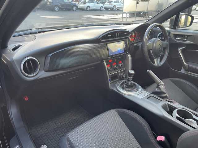 トヨタ ８６ GT 愛知県 2014(平26)年 10.7万km クリスタルブラックシリカ (株)IDOMが運営する【じしゃロン名古屋鳴海店】の自社ローン専用車両になりますこちらは現金またはオートローンご利用時の価格です。自社ローンご希望の方は別途その旨お申付け下さい/社外7インチナビ/【Bluetooth/CD/DVD/フルセグTV/USB】/HIDヘッドライト/オートライト/オートマチックハイビーム/ABS/横滑り防止装置/カーテンエアバッグ/プッシュスタート/スマートキー/社外17インチAW
