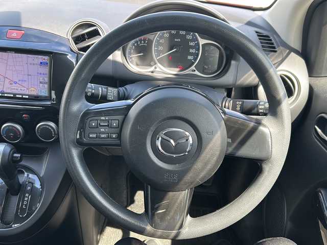 マツダ デミオ 13－スカイA Sスター グレイス 石川県 2013(平25)年 5.4万km ジールレッドマイカ 純正メモリナビ/バックカメラ/ETC/LEDライト/オートライト/横滑り防止/純正スタットレスタイヤ車載/スマートキー/純正フロアマット