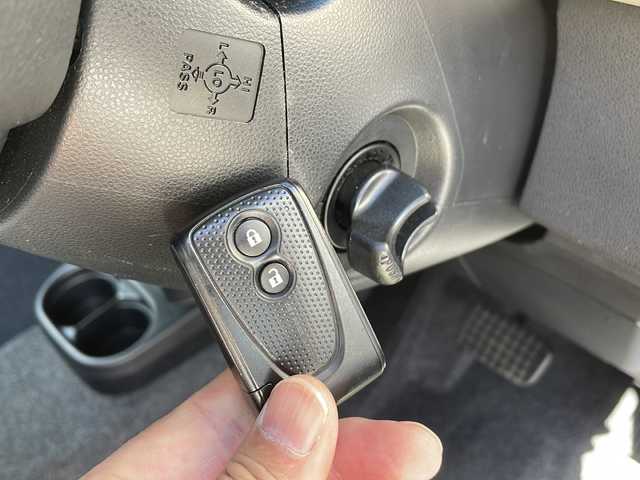 ダイハツ ミラ ココア X 石川県 2013(平25)年 4.9万km コットンアイボリー ワンオーナー/純正CDオーディオ/社外エンジンスターター/アイドリングストップ/マニュアル式ヘッドライトレベライザー/フルオートエアコン/電動格納ミラー/ABS/WSRS/取り扱い説明書/新車保証書