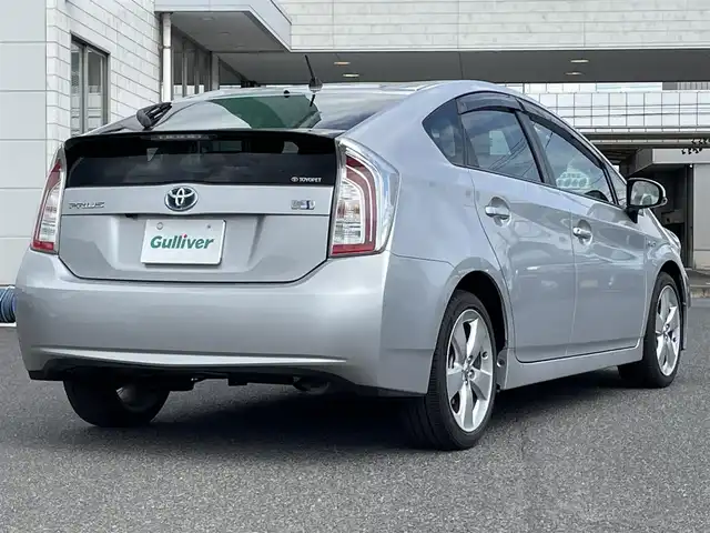 トヨタ プリウス S ツーリングセレクション 広島県 2014(平26)年 4.4万km シルバーM pioneerメモリナビ/【CD/DVD/フルセグTV/Bluetooth】/バックカメラ/ETC/LEDヘッドライト/オートライト/ヘッドライトウッォシャー/プッシュスタート/スマートキー/スペアキー ×２/盗難防止装置/アイドリングストップ/フォグランプ/レザー調シートカバー/純正フロアマット/純正17インチアルミホイール