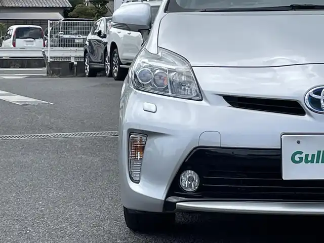 トヨタ プリウス S ツーリングセレクション 広島県 2014(平26)年 4.4万km シルバーM pioneerメモリナビ/【CD/DVD/フルセグTV/Bluetooth】/バックカメラ/ETC/LEDヘッドライト/オートライト/ヘッドライトウッォシャー/プッシュスタート/スマートキー/スペアキー ×２/盗難防止装置/アイドリングストップ/フォグランプ/レザー調シートカバー/純正フロアマット/純正17インチアルミホイール