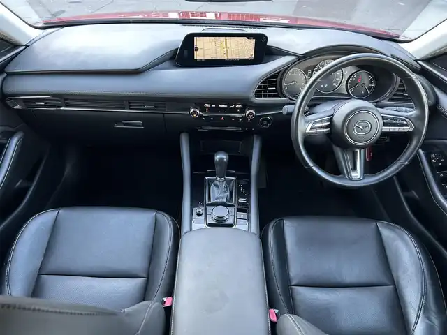 マツダ マツダ３セダン 20S Lパッケージ 道東・釧路十勝 2020(令2)年 5万km ソウルレッドクリスタルM 4WD/i-ACTIVESENSE/【運転支援】/・車間制御/・速度標識警報/・ドライバーモニタリング/【リスク警報】/・前側方接近車両検知/・後側方接近車両検知/・車線逸脱警報システム/・ブラインドスポットモニタリング/【リスク回避支援】/・ディスタンス＆スピード・アラート/・レーンキープアシストシステム/【事故回避支援】/・スマートブレーキサポート(前進/後進)/純正メモリナビ/ (CD/DVD/BT)/車外カメラ/ (バック/全方位)/ビルトインETC/純正前後ドライブレコーダー/パワーシート/ (運転席)/シートヒーター/ (運転席/助手席)/革巻きステアリング/ステアリングスイッチ/ステアリングヒーター/パドルシフト/レーダークルーズコントロール/プッシュスタート/スマートキー/スペアキー/社外18インチAW/オートライト/オートマチックハイビーム/ヘッドアップディスプレイ/ウインカーミラー/電動格納ミラー/純正フロアマット