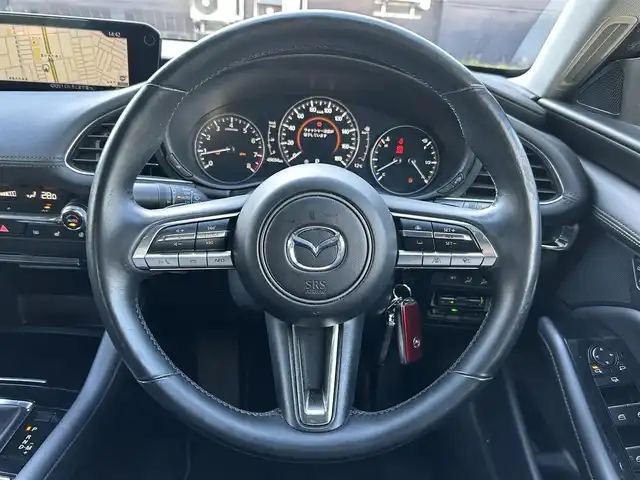 マツダ マツダ３セダン 20S Lパッケージ 道東・釧路十勝 2020(令2)年 5万km ソウルレッドクリスタルM 4WD/i-ACTIVESENSE/【運転支援】/・車間制御/・速度標識警報/・ドライバーモニタリング/【リスク警報】/・前側方接近車両検知/・後側方接近車両検知/・車線逸脱警報システム/・ブラインドスポットモニタリング/【リスク回避支援】/・ディスタンス＆スピード・アラート/・レーンキープアシストシステム/【事故回避支援】/・スマートブレーキサポート(前進/後進)/純正メモリナビ/ (CD/DVD/BT)/車外カメラ/ (バック/全方位)/ビルトインETC/純正前後ドライブレコーダー/パワーシート/ (運転席)/シートヒーター/ (運転席/助手席)/革巻きステアリング/ステアリングスイッチ/ステアリングヒーター/パドルシフト/レーダークルーズコントロール/プッシュスタート/スマートキー/スペアキー/社外18インチAW/オートライト/オートマチックハイビーム/ヘッドアップディスプレイ/ウインカーミラー/電動格納ミラー/純正フロアマット