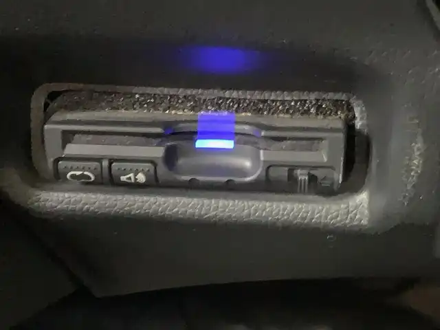 ホンダ フィット ハイブリット Fパッケージ 福井県 2014(平26)年 6.3万km クリスタルブラックパール (株)IDOMが運営する【じしゃロン福井店】の自社ローン専用車両になりますこちらは現金またはオートローンご利用時の価格です。自社ローンご希望の方は別途その旨お申付け下さい/登録時走行距離62738km/ワンオーナー/社外ナビ/地デジTV(AM/FM/CD/USB)/バックカメラ/ビルトインETC/ドライブレコーダー/横滑り抑制機能/車両接近通報装置/ECONモード/アイドリングストップ/純正フロアマット/プッシュスタート/スマートキー(スペアキー×1)/保証書/取説