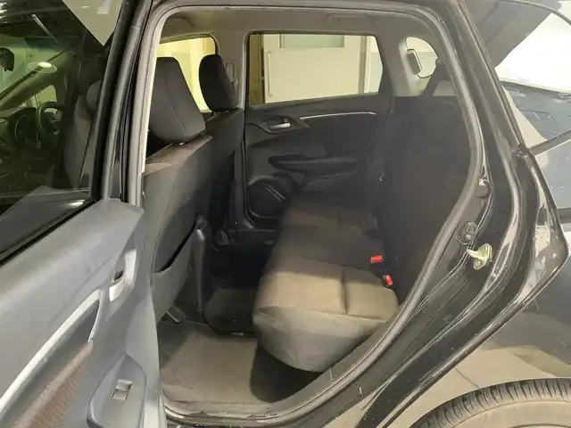 ホンダ フィット ハイブリット Fパッケージ 福井県 2014(平26)年 6.3万km クリスタルブラックパール (株)IDOMが運営する【じしゃロン福井店】の自社ローン専用車両になりますこちらは現金またはオートローンご利用時の価格です。自社ローンご希望の方は別途その旨お申付け下さい/登録時走行距離62738km/ワンオーナー/社外ナビ/地デジTV(AM/FM/CD/USB)/バックカメラ/ビルトインETC/ドライブレコーダー/横滑り抑制機能/車両接近通報装置/ECONモード/アイドリングストップ/純正フロアマット/プッシュスタート/スマートキー(スペアキー×1)/保証書/取説