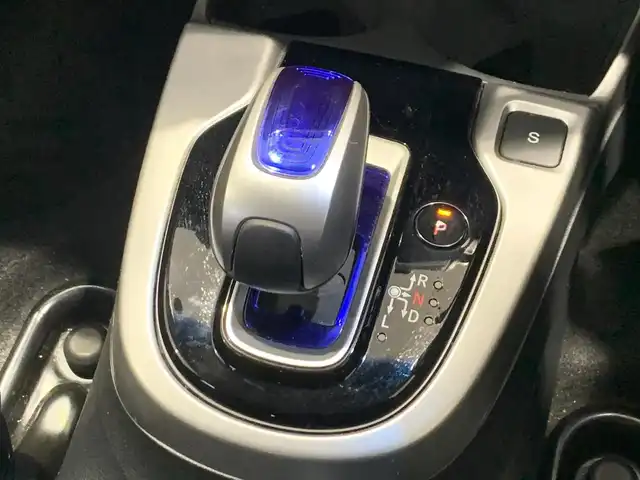 ホンダ フィット ハイブリット Fパッケージ 福井県 2014(平26)年 6.3万km クリスタルブラックパール (株)IDOMが運営する【じしゃロン福井店】の自社ローン専用車両になりますこちらは現金またはオートローンご利用時の価格です。自社ローンご希望の方は別途その旨お申付け下さい/登録時走行距離62738km/ワンオーナー/社外ナビ/地デジTV(AM/FM/CD/USB)/バックカメラ/ビルトインETC/ドライブレコーダー/横滑り抑制機能/車両接近通報装置/ECONモード/アイドリングストップ/純正フロアマット/プッシュスタート/スマートキー(スペアキー×1)/保証書/取説