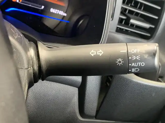 ホンダ フィット ハイブリット Fパッケージ 福井県 2014(平26)年 6.3万km クリスタルブラックパール (株)IDOMが運営する【じしゃロン福井店】の自社ローン専用車両になりますこちらは現金またはオートローンご利用時の価格です。自社ローンご希望の方は別途その旨お申付け下さい/登録時走行距離62738km/ワンオーナー/社外ナビ/地デジTV(AM/FM/CD/USB)/バックカメラ/ビルトインETC/ドライブレコーダー/横滑り抑制機能/車両接近通報装置/ECONモード/アイドリングストップ/純正フロアマット/プッシュスタート/スマートキー(スペアキー×1)/保証書/取説